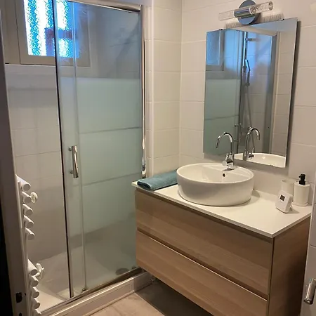 Appartamento 3 Bedrooms Near Train & Center