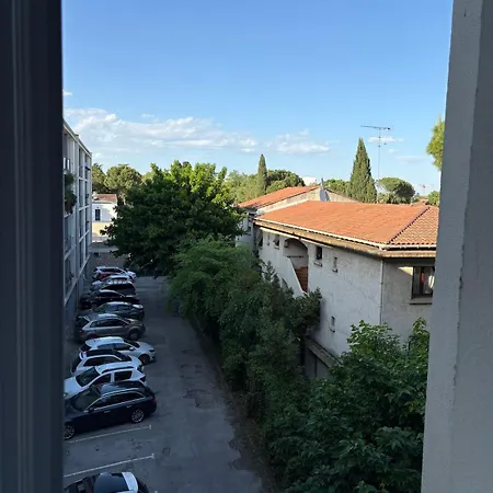 3 Bedrooms Near Train & Center Appartamento *