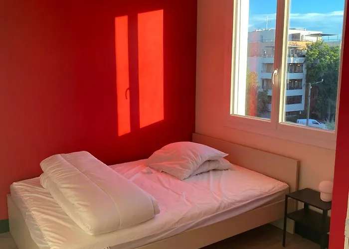 3 Bedrooms Near Train & Center Διαμέρισμα